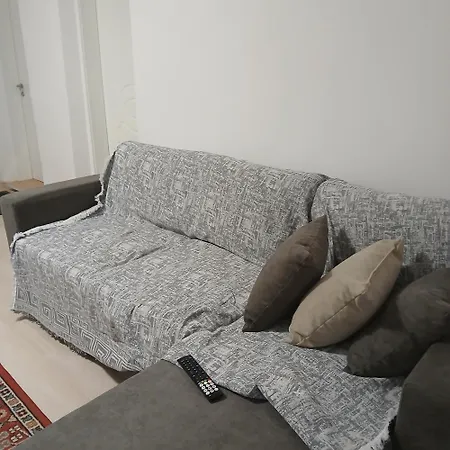 Kujtimi House 木屋